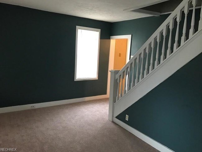 Building Photo - 627 19th St NW