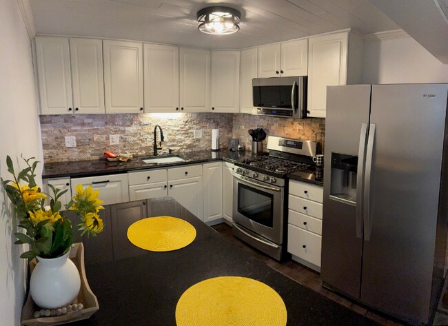 Foto del edificio - 244 Toby Rd