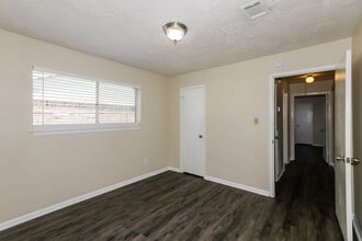 Building Photo - 8422 Bandridge Rd Building Photo - 8422 Bandridge Rd