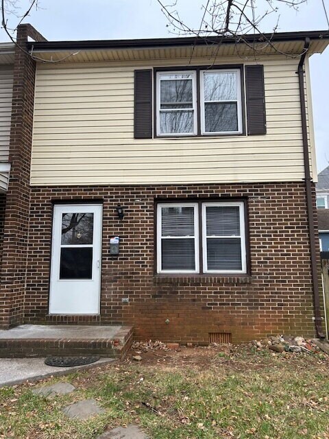 Foto del edificio - Free Application Fee — Refunded Upon Approval Through August 31! Townhome in Front Royal, Coming ...