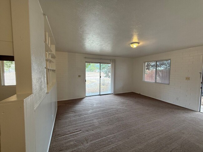 Foto del edificio - Reduced!! One bedroom in Rimrock contact Property Pros Property Management