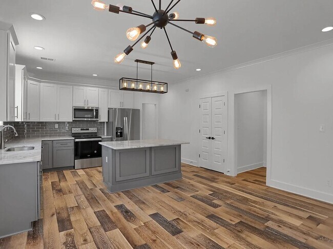 Foto del edificio - 2374 Forest Ave