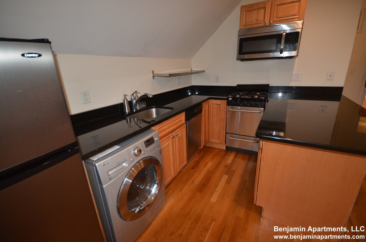 Primary Photo - 172 Fuller St