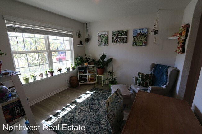 Building Photo - 5 br, 3.5 bath House - 5912 Calaveras way