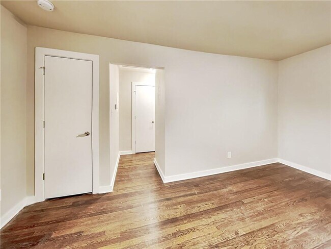 Foto del edificio - 880 N Highland Ave NE