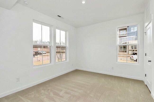 Foto del edificio - 7009 Westrow Ave