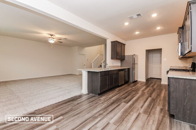 Foto del edificio - 909 Mallorie Ln