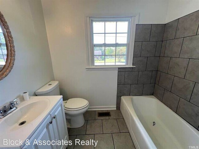 Building Photo - 3 br, 1 bath House - 709 Carlisle St