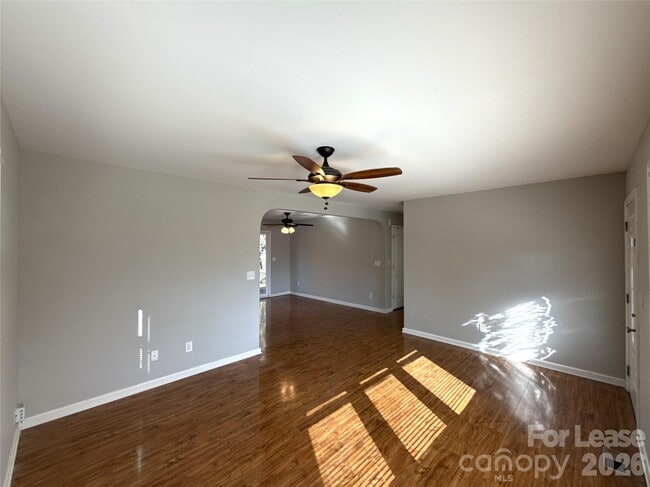 Foto del edificio - 1601 Starbrook Dr