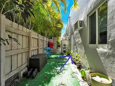 Building Photo - 1169 SW 23rd Ave