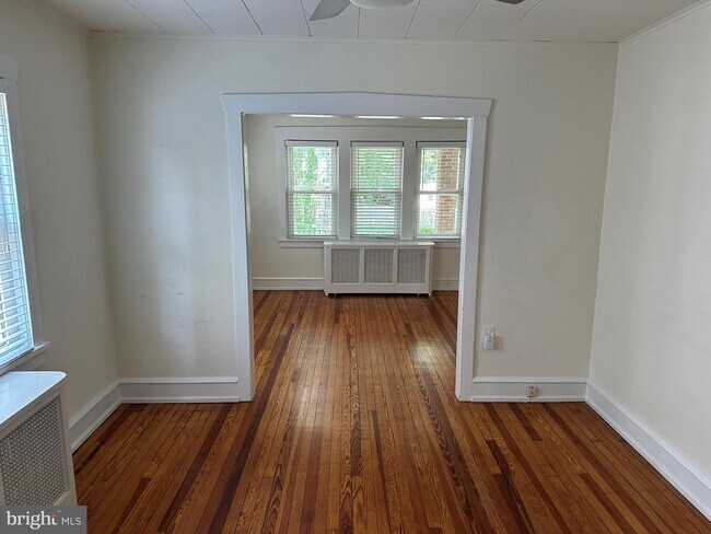 Building Photo - 128 E Franklin Ave