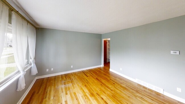 Foto del edificio - 372 Highland Dr
