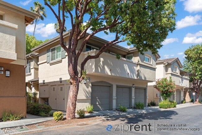 Building Photo - 3 br, 2.5 bath Townhome - 343 Oleander Dr,...