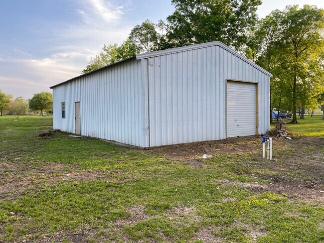 Foto del edificio - 4640 County Road 155
