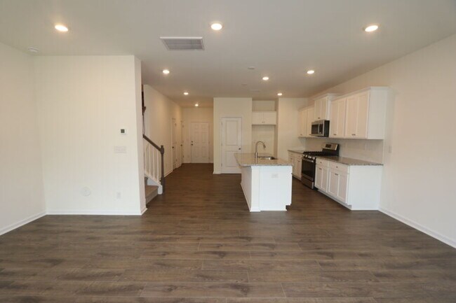 Building Photo - 2748 Trinity St