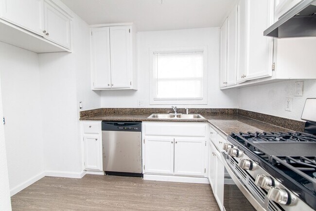 Foto del edificio - Charming 2-Bedroom Home in a Prime Central Sacramento Location