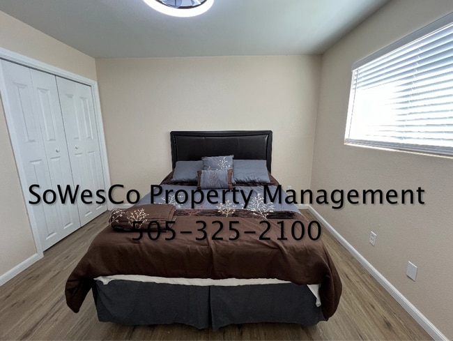 Foto del edificio - Beautiful Remodeled 3 Bed 2 Bath Furnished...