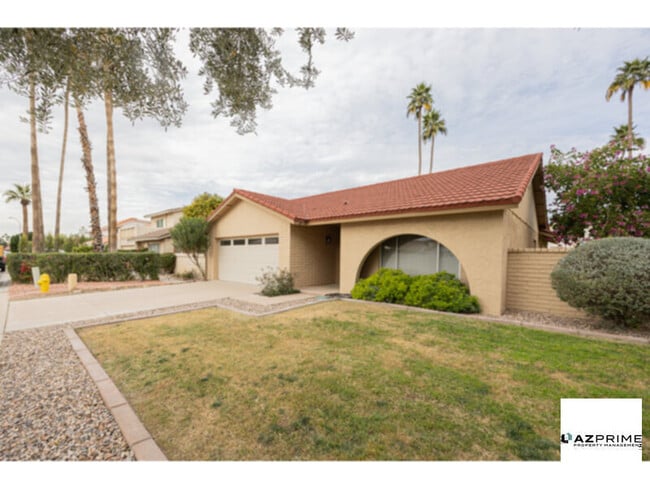 Foto del edificio - Thoughtful Finishes and Efficient Layout Make This Stunning 3/2 Tempe residence.