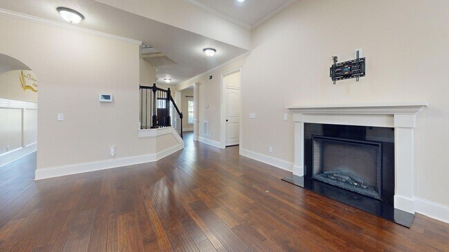 Building Photo - 8614 Crenshaw Dr