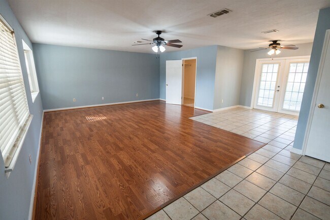 Foto del edificio - 2756 Oak Ridge Rd W