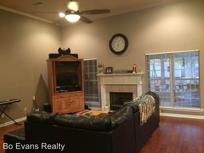 Foto del edificio - 149 Live Oaks Dr