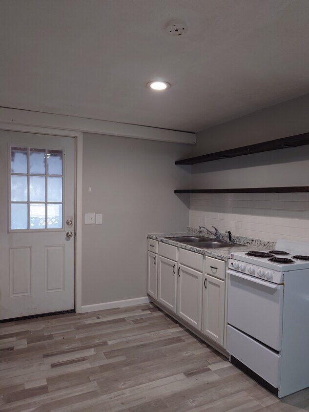 919 W Front St Unit 3, Albert Lea, MN 56007 Apartments in Albert Lea