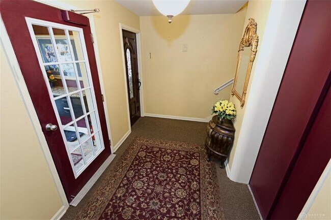 Building Photo - 121 E Schantz Ave
