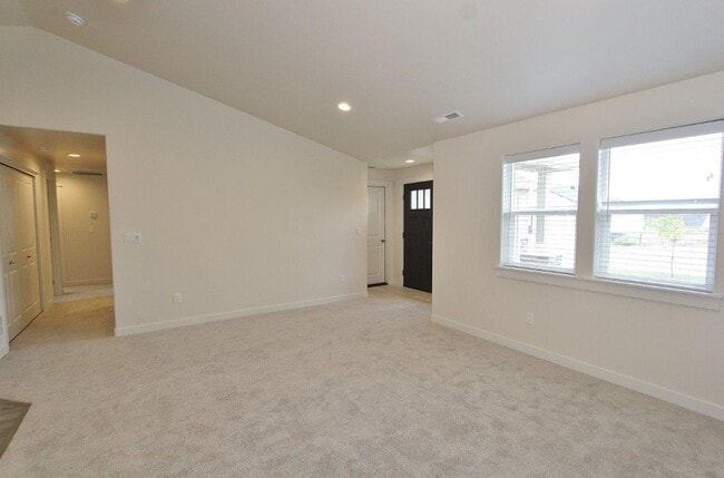 Building Photo - Immaculate Single-Level Home in a Quiet Ne...
