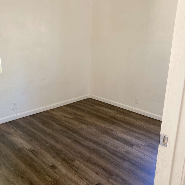 Foto del edificio - 1036 Neal Rd