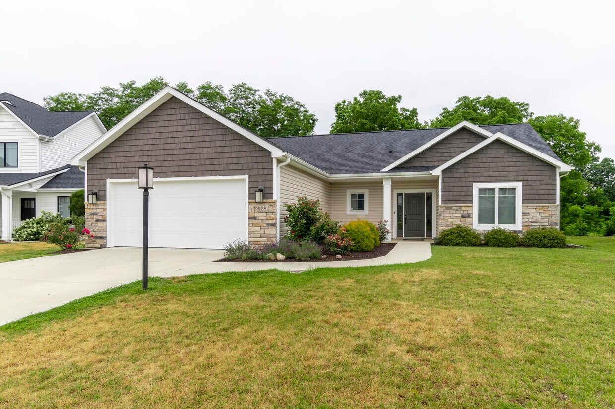 Primary Photo - 2128 Freestone Pl
