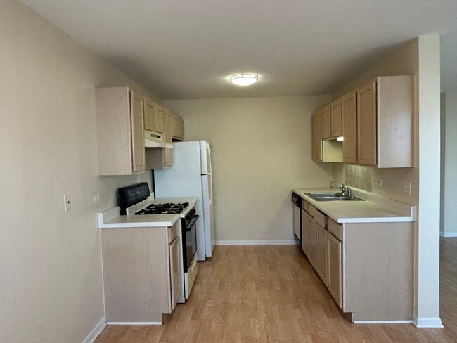 Building Photo - 1020 Chaucer Ct