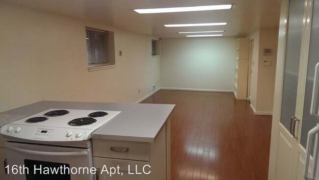Foto del edificio - 349 16th Ave