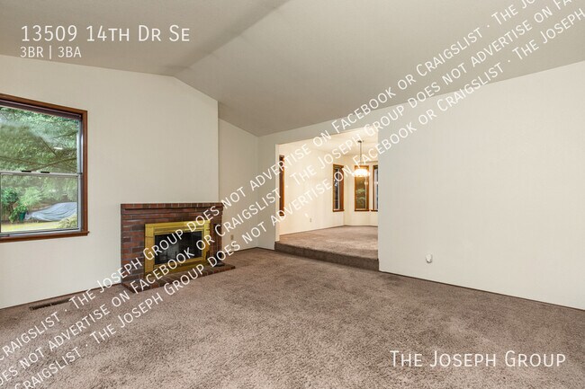 Building Photo - 13509 14th Dr SE