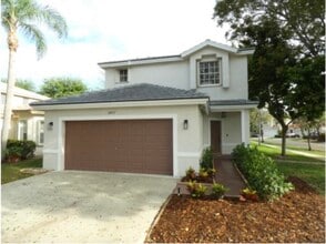 Building Photo - 4907 Pelican Manor