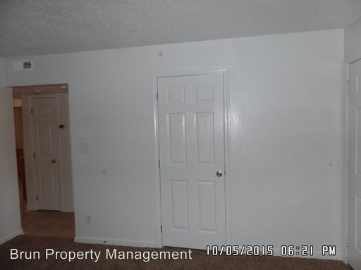 Building Photo - 430 E Red Bud Rd