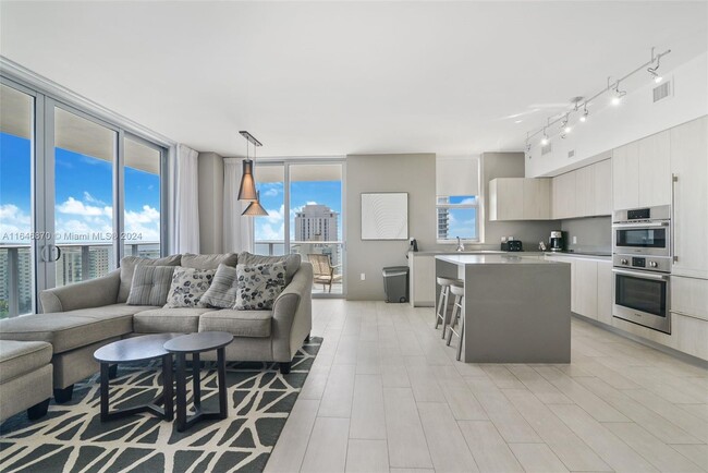 SO FLO Real Estate 4010 S Ocean Dr 1501 - 4010 S Ocean Dr