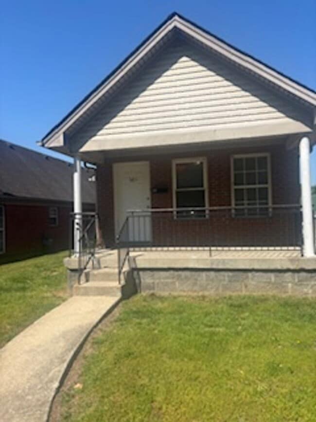 Building Photo - 1410 Standard Village Cir