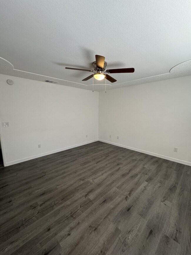 Building Photo - 9312 Fir Ave
