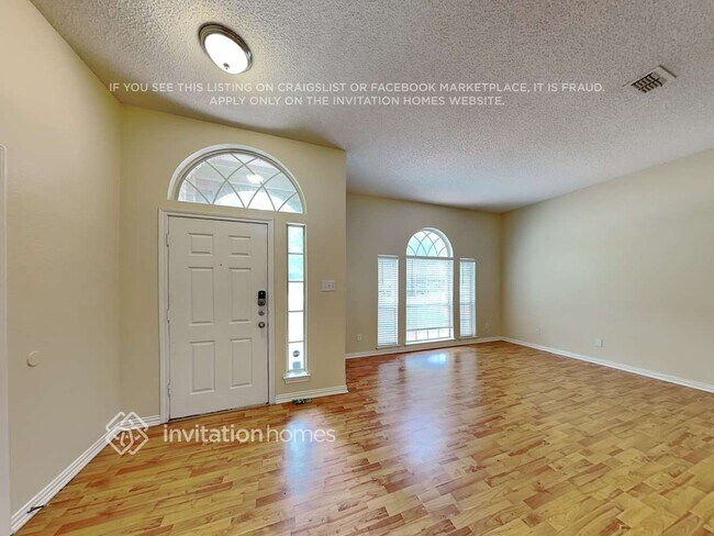 Building Photo - 8280 Edgewater Dr