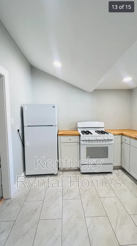 Foto del edificio - 445 Davidson Ct