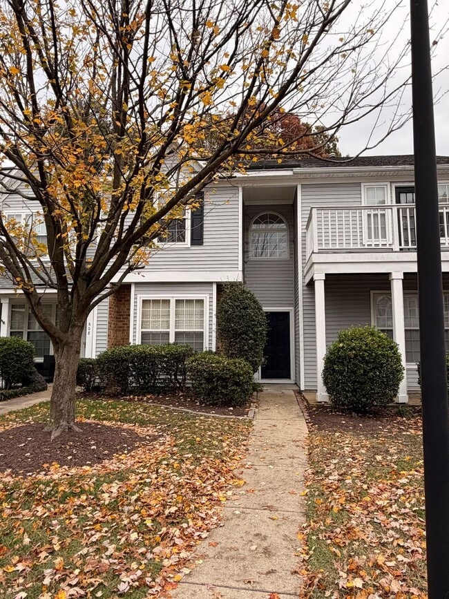 Foto del edificio - 606 Windbrook Cir