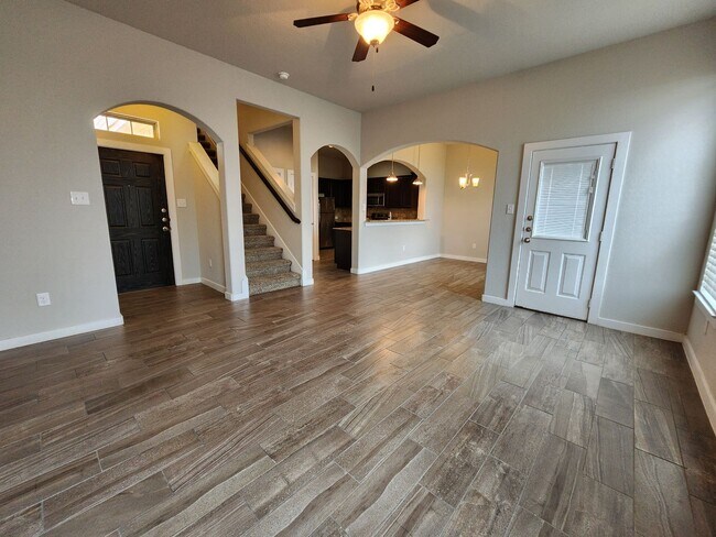 Foto del edificio - Large 3/2.5/2 in Creekside Crossing! Game Room + Balcony! Fridge Included / CISD