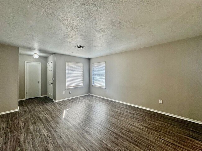 Foto del edificio - 143 Barrett Pl