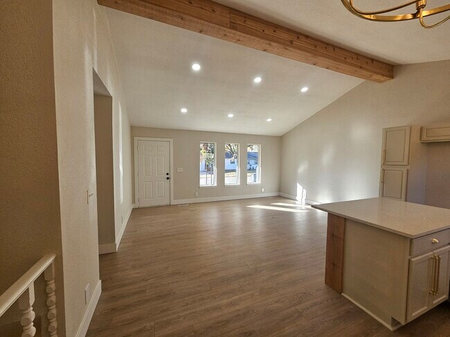 Foto del edificio - 2640 N Gentry Ave