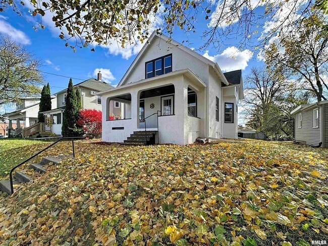 Building Photo - 3 Bedroom Rental in Moline