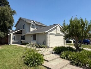 Building Photo - 3561 Helen Dr
