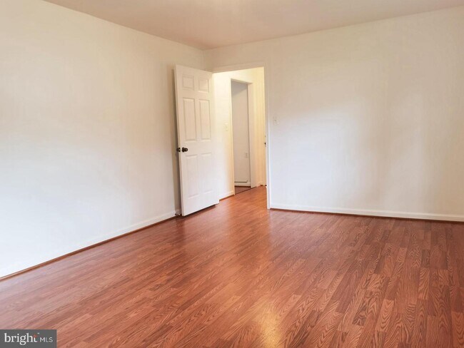 Building Photo - 511 N Horners Ln