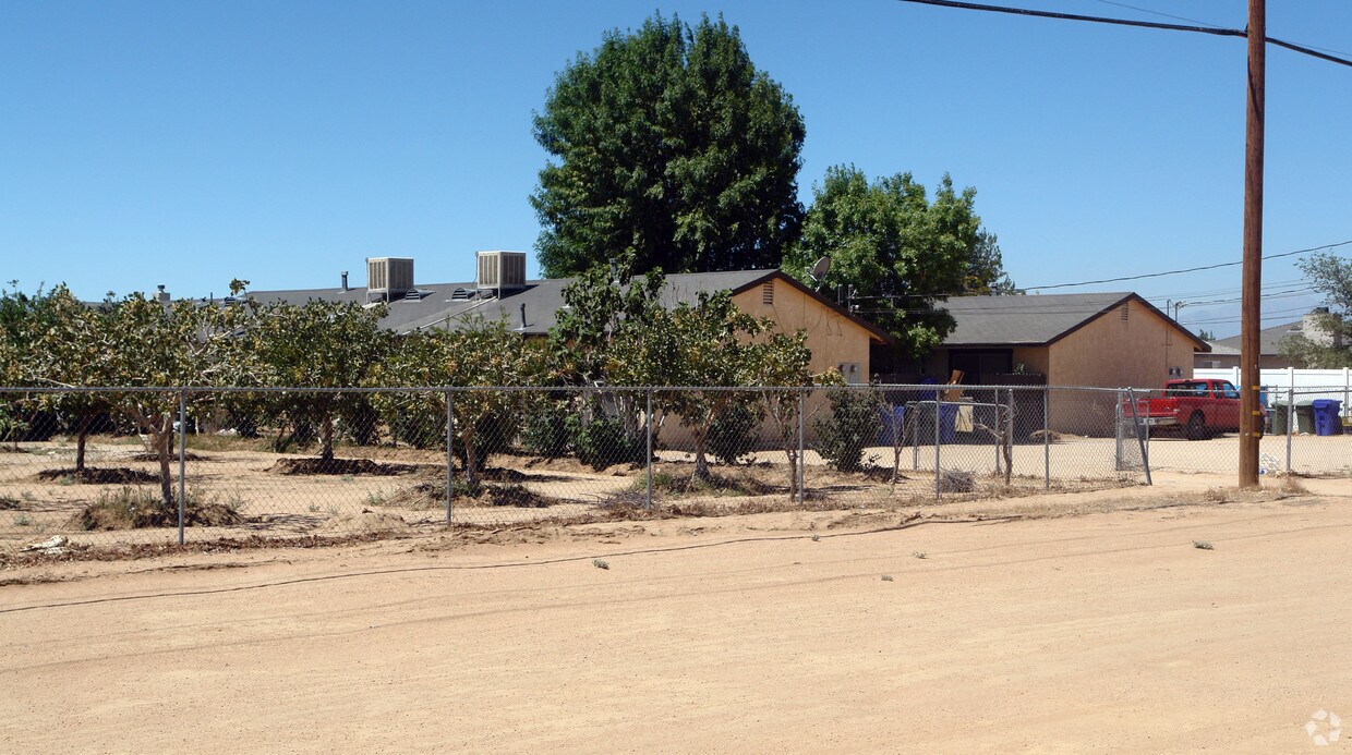 Foto del edificio - 22870 Itasca Rd