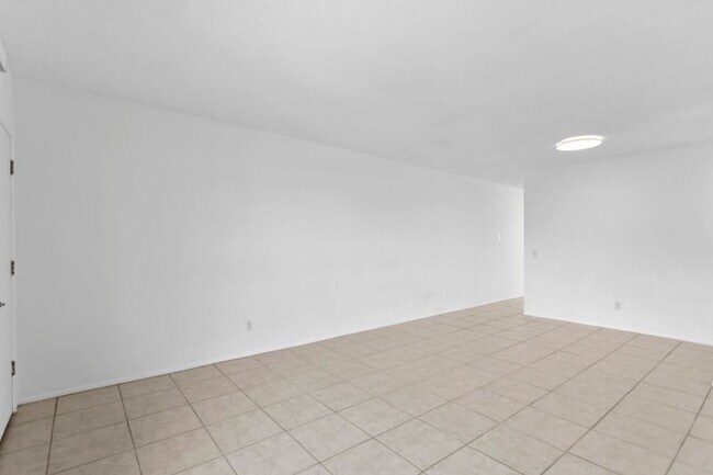 Building Photo - 2287 Philippine Dr