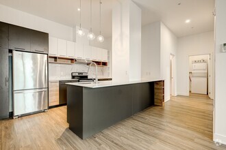 Building Photo - 9675 Av. Papineau